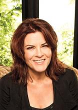 headshot of Rosanne Cash